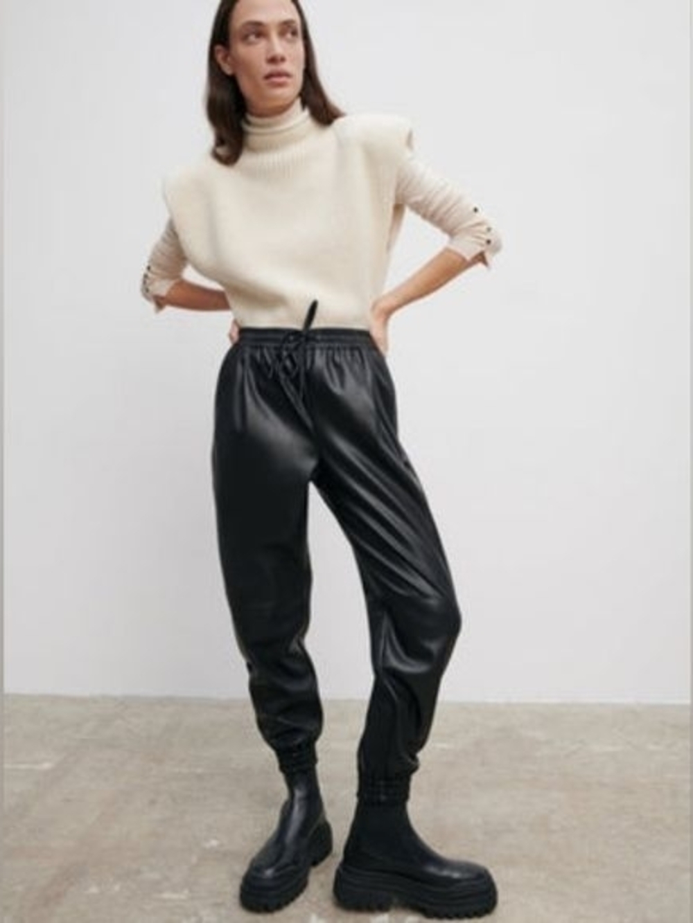 Zara Women's Black Faux Leather Jogger Pants M 00030